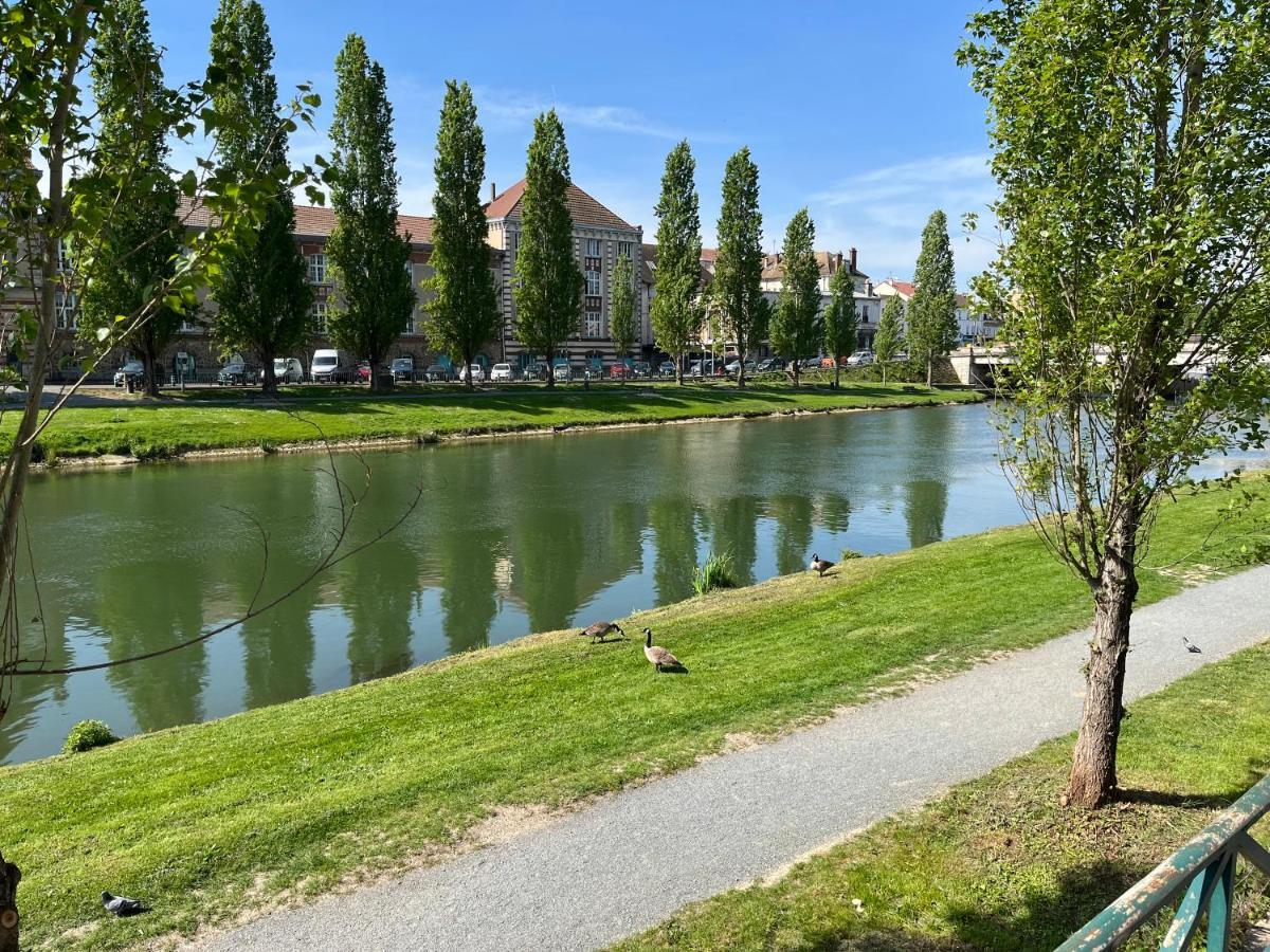 Apartamento Le Voltaire Melun Exterior foto