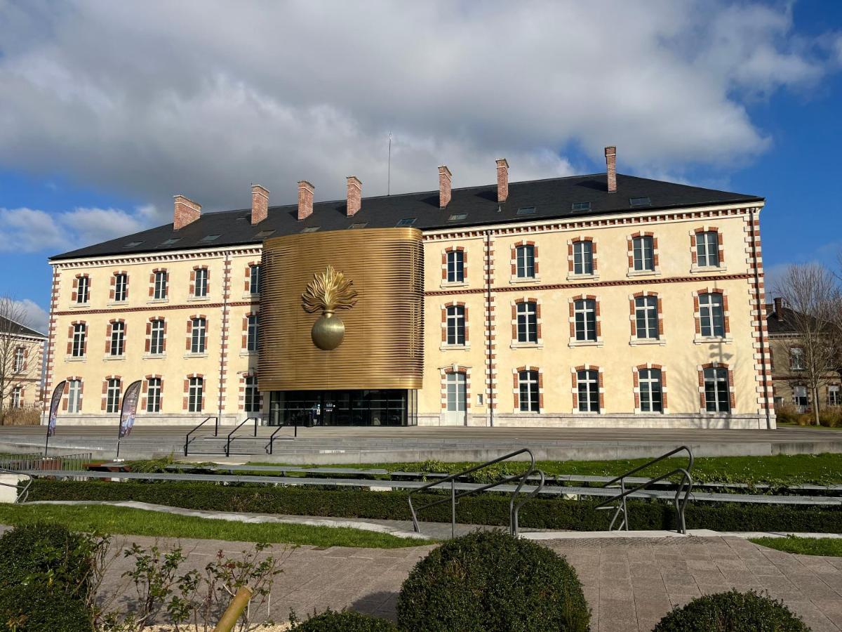 Apartamento Le Voltaire Melun Exterior foto