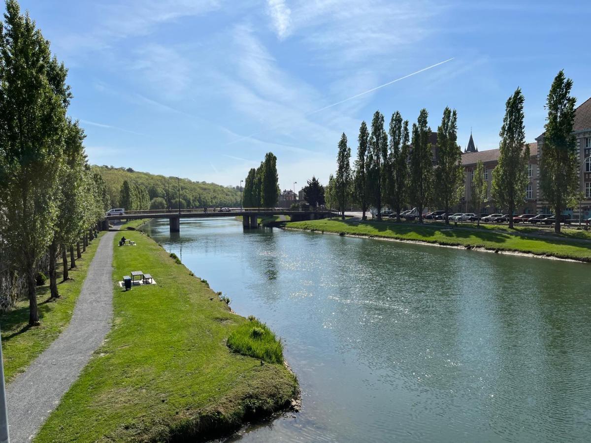 Apartamento Le Voltaire Melun Exterior foto